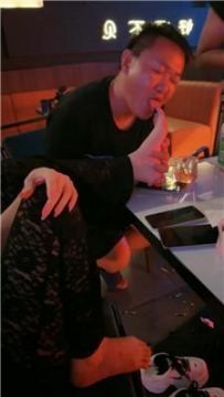 【调教视频】【小晔】酒馆舔陪酒小妹的jio JS250819-25