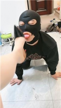【调教视频】【芮汐夫妻】舔脏鞋底/吃烟灰/头压马桶吃泡面 JS250221-2