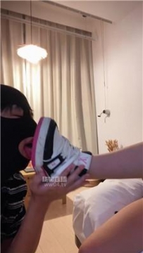 【调教视频】【果儿小主】强制舔脏鞋白袜-跳踩 JS251101-12