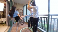 16683〖H.P.L栖心之栈〗—芷晴女吊打俩犯人