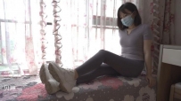 28612【贝琳】健身后的臭肉丝脚-狗子爬来舔主人健身后臭臭的丝袜脚