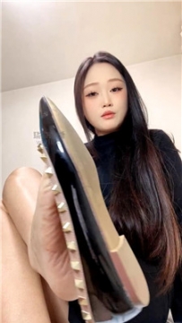 【第一视角】【蓓蓓】裸足羞辱绿帽    260207-1