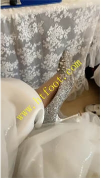 TL29648 叶娘】新婚之夜新娘把我洗脑成了狗30分钟
