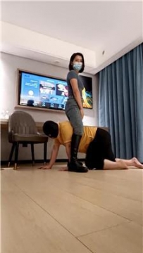 【调教视频】【芒果】闻着臭鞋臭脚发骚 JS251001-4