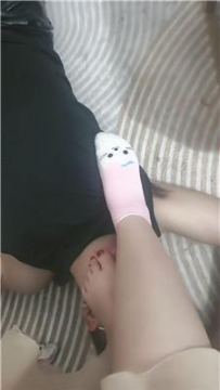 【调教视频】【猫女王】粉色棉袜裸足狂舔 JS250331-12