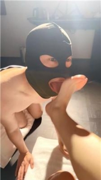 【调教视频】【海棠】强制玉足深喉场 bf60144