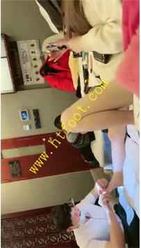 TL27229 艾诺】给技师小姐姐口一下鞋底脚耳光27分钟
