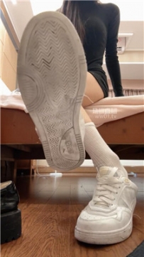 【第一视角】【璐璐】脏鞋底白袜    251002-17