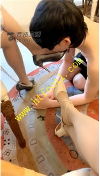 TL22155 诗诗】恶毒继母调教儿子踩碎食物31分钟