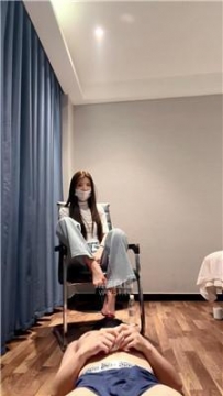 【调教视频】【妍妍】开发贱奴喝圣水 JS260331-14