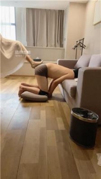 【调教视频】【暖S】散鞭威胁奴舔脚 JS250525-39