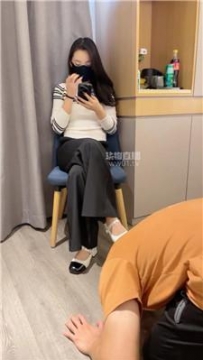 【调教视频】【玥野兔】踩踏喂食-舔闻脏鞋玉足 JS251001-1