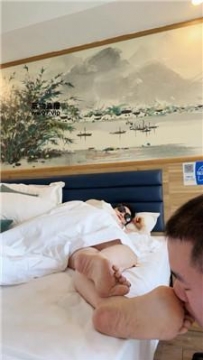 【调教视频】【婉儿】圈养犬化伺候主人起床【双视角版】 bf53312