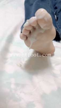 32782  把表妹灌醉后品尝她的美脚