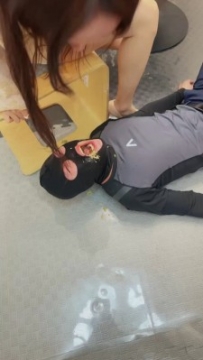 【调教视频】【苒溪】桌底伺候-喂食咀嚼物 bf49573