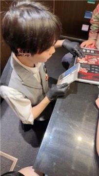 【调教视频】【玥樾】日料店靴子踩桌底鬼子 bf52348