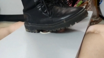 小鱼女主  高跟凉鞋靴子光脚踩踏板踩鸡鸡