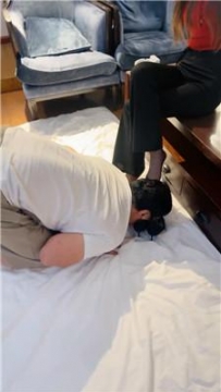 【调教视频】【纪律委员】高跟玉足踩踏-骑狗脖 bf54997