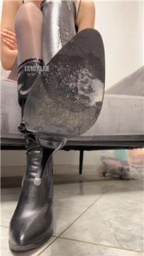 【第一视角】【酒鸽】油亮黑丝高跟皮靴    251002-13