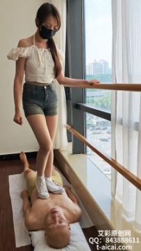 泡芙妹妹白匡威踩踏毯子 YC-250118-3