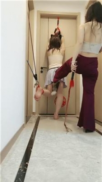 【调教视频】【薇薇】刑具抽打-吊绑滴蜡母畜 bf55778