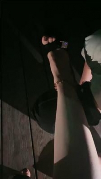 【调教视频】【总攻大人】户外雨中遛狗-舔脚喂食羞辱 JS250708-24