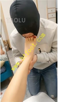 TL28127 七色女王】熟女S现实调教60分钟