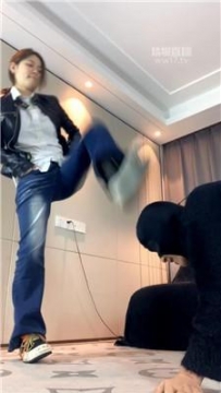 【调教视频】【女生也能很暴力】来自前女友的暴揍 bf60132