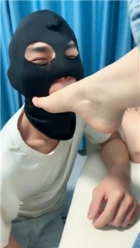 【调教视频】【小鱼饼干】近距离裸足狂舔 JS250414-25