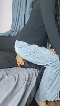 牛仔裤坐脸看书 YC-251214-2