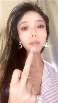 【第一视角】【毒】白丝胯下三字经中指盯    251225-4