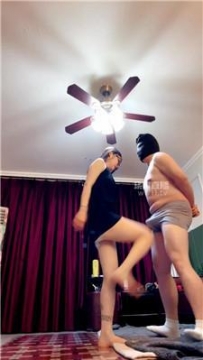 【调教视频】【领主】美腿连环踢裆场  JS260208-20