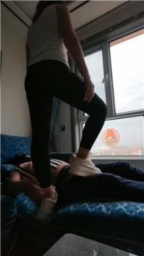 【调教视频】【李老师】小白鞋全体重踩踏【双视角版】JS250509-10