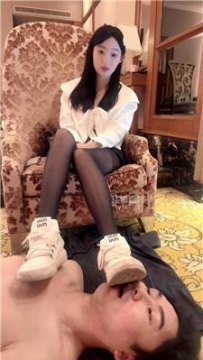 【调教视频】【诗酒】脏鞋黑丝蹂躏踩-重口喂食 bf60748