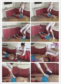 『艾彩原创』一边唱歌一边用脚玩弄小踩弟JJ