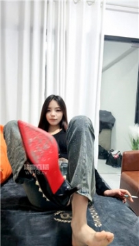 【第一视角】【小洁】高跟裸足胯下美臀    260110-24