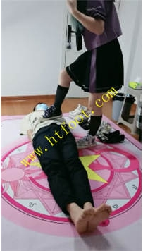 TL33055 妖精萝莉】踩踏专场61分钟