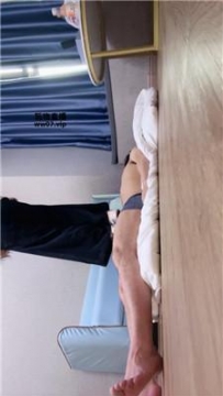 【调教视频】【泡泡】坐脸掐乳-小白鞋白袜踩虐 JS250519-2