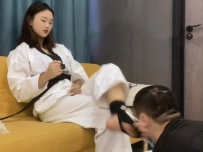 【LAPAPA】初六40码大脚跆拳道疯狂脚耳光强迫贱货舔脚 大脚踹扁贱狗 YC-220804-4