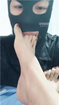 【调教视频】【小鱼大大】近距离恋足狂舔【完整版】  JS251016-34