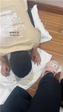 【调教视频】【小凤梨】磕头求主人给我舔玉足 JS250109-16