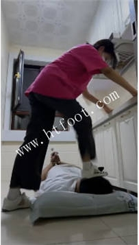 TL48173 精神小妹】残忍跺脸22分钟
