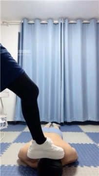 【调教视频】【林珥】重度虐乳-小白鞋踩踏-转胯狗爬 bf54519