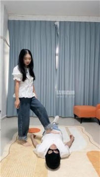 【调教视频】【猴歌】牛仔裤坐脸窒息-玉足蹂躏踩 bf56172