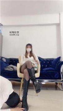 【调教视频】【雯雯】狗舌清理脏长靴黑丝 JS250219-39