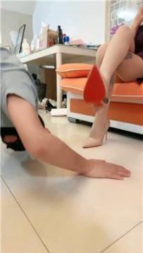 【调教视频】【欣儿】双S-舔脏鞋底-坐脸窒息-虐乳【双视角版】 JS250713-35