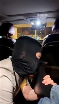 【调教视频】【心伊】雪地靴捂臭脚-车内调 JS260114-27