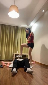 【调教视频】【婉纱】高跟全体重踩踏 bf56244