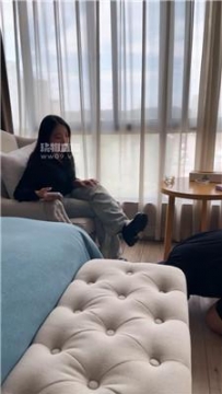 【调教视频】【挽秋情侣】绿帽狗喜欢舔脏鞋臭脚丫 bf55789