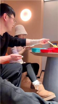 【调教视频】【狠心小妈】酒店伺候情侣主【上】 JS260203-13